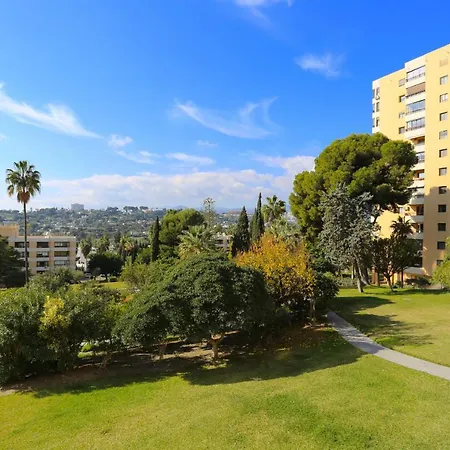 Aloha Towers Golf Apt *